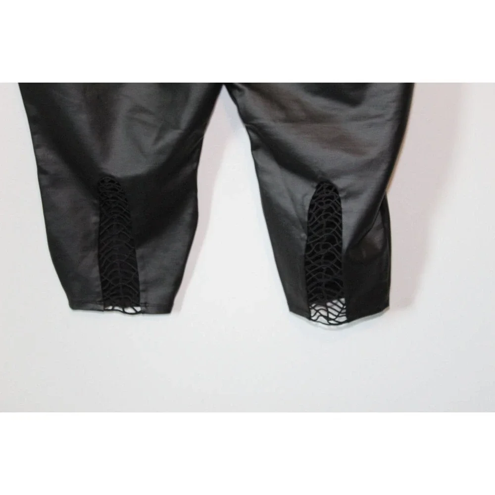 ✨2/$20 Torrid Crop Platinum Legging Coated Ponte Macrame Back Black Size 4 4X - Picture 7 of 11
